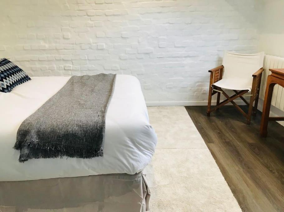 Cottage De Charme Proche De Paris Fontenay-en-Parisis エクステリア 写真